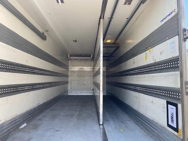 Volvo FM 330 2 temp koelvriesbak , 760 lang, 2 comp, carrier koeler, D"hollandia klep - Refrigerator truck: picture 4 Volvo FM 330 2 temp koelvriesbak , 760 lang, 2 comp, carrier koeler, D"hollandia klep - Refrigerator truck: picture 4