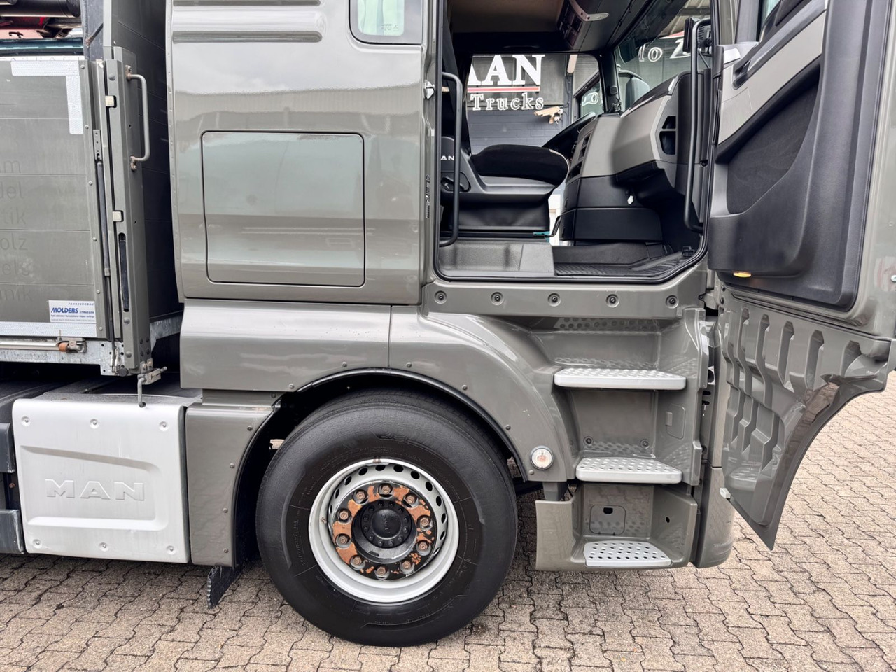 Leasing of  MAN 26.460 TGX Baustoffkran HMF 2110-L3 MAN 26.460 TGX Baustoffkran HMF 2110-L3: picture 9