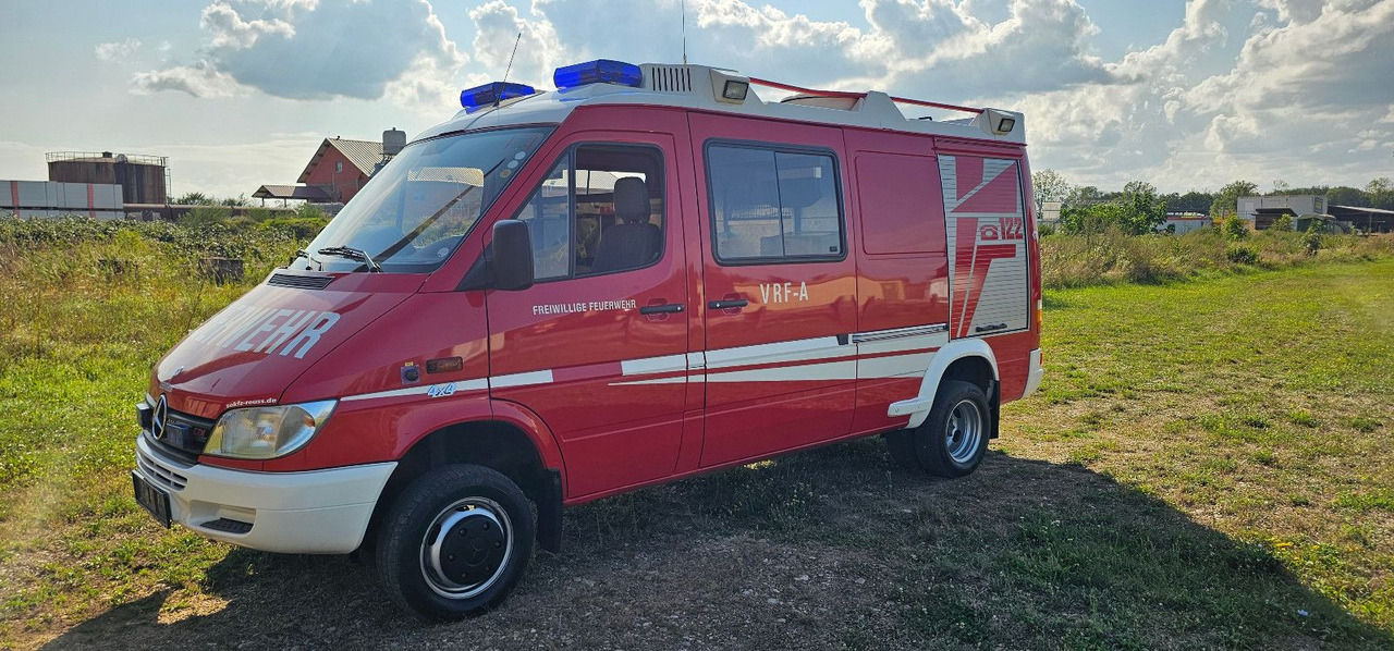 Mercedes-Benz Allrad Sprinter 416 Feuerwehr 4x4 VAN - Commercial vehicle: picture 3 Mercedes-Benz Allrad Sprinter 416 Feuerwehr 4x4 VAN - Commercial vehicle: picture 3
