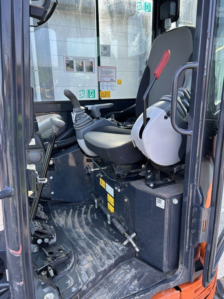 Mini excavator Hitachi ZX26U-6 (9989): picture 20
