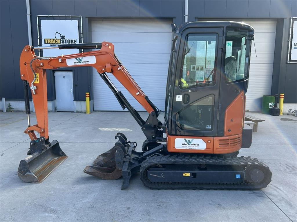 Hitachi ZX26U-6 (9989)  - Mini excavator: picture 1 Hitachi ZX26U-6 (9989)  - Mini excavator: picture 1