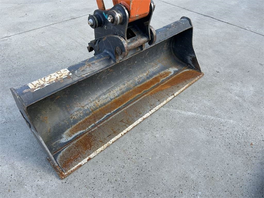 Mini excavator Hitachi ZX26U-6 (9989): picture 12
