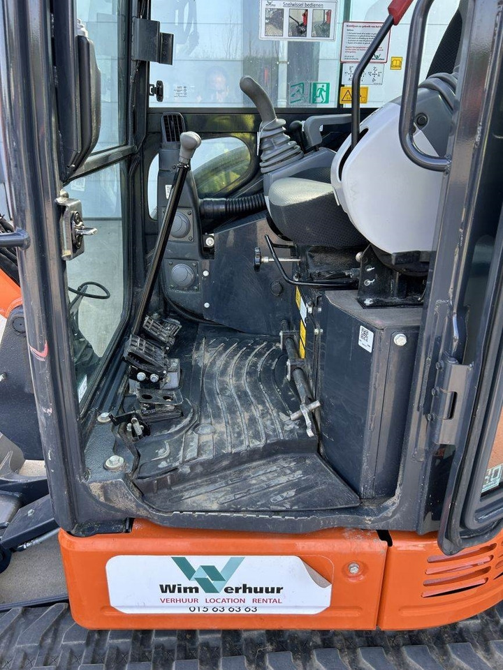 Mini excavator Hitachi ZX26U-6 (9989): picture 24