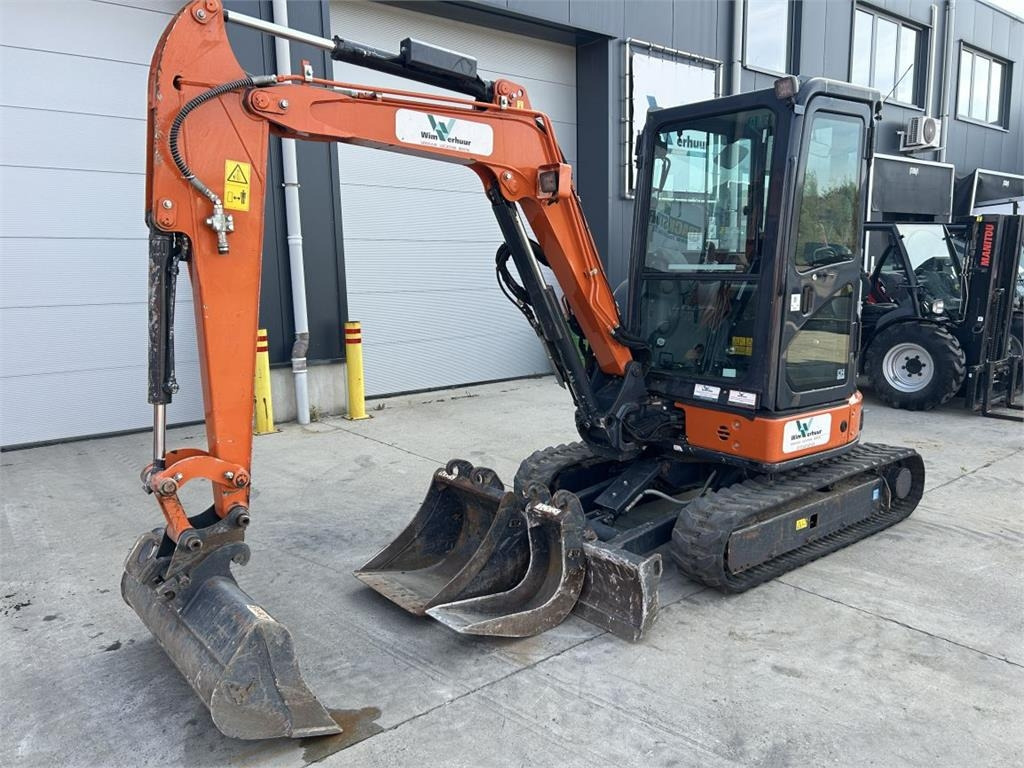 Hitachi ZX33U-6 (7740)  - Mini excavator: picture 2 Hitachi ZX33U-6 (7740)  - Mini excavator: picture 2