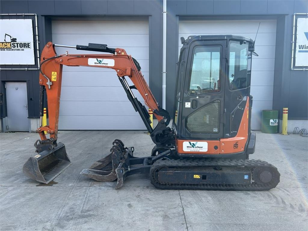 Hitachi ZX33U-6 (7740)  - Mini excavator: picture 1 Hitachi ZX33U-6 (7740)  - Mini excavator: picture 1